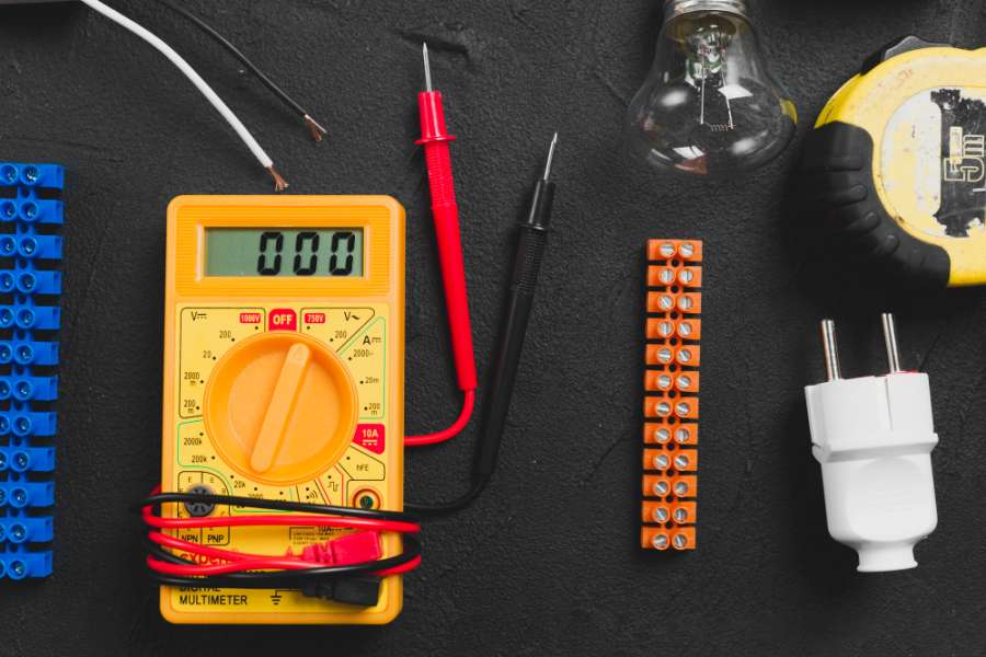 Сколько должен показывать заряженный аккумулятор на мультиметре без нагрузки после зарядки?
